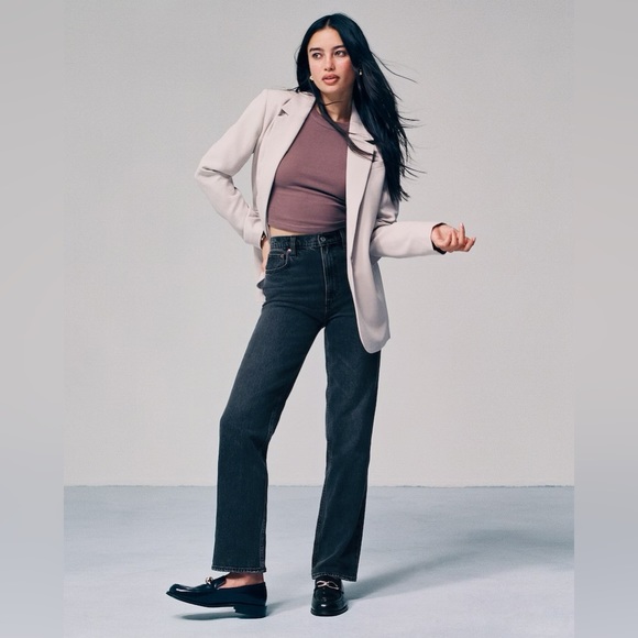 Abercrombie & Fitch Ultra High Rise 90s Straight Jean - Picture 2 of 7